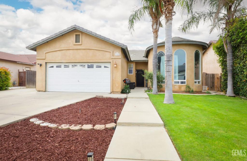 Photo of 325 Dani Rose Lane, Bakersfield, CA 93308 (MLS # 202603510)