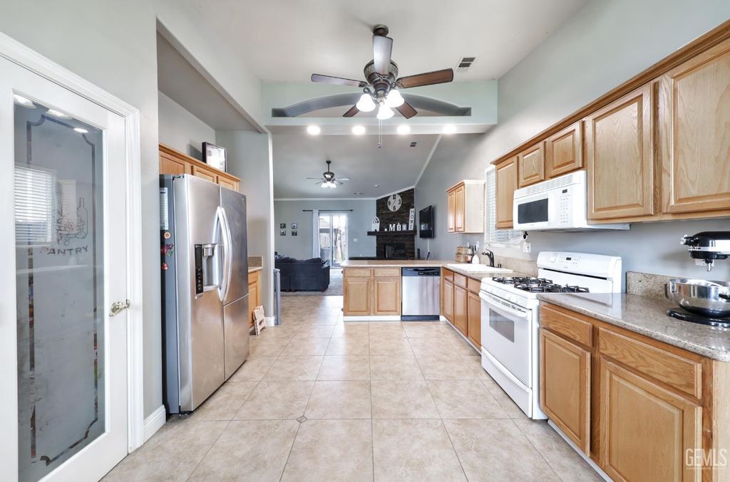 Photo of 325 Dani Rose Lane, Bakersfield, CA 93308 (MLS # 202603510)