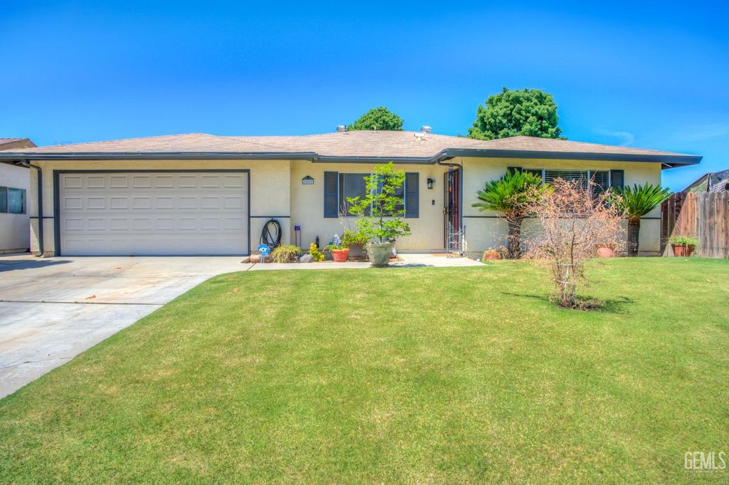 Photo of 5400 Cherry Tree Lane, Bakersfield, CA 93309 (MLS # 202604267)