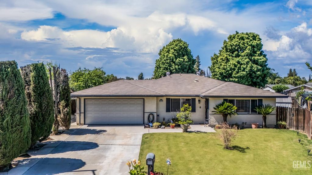 Photo of 5400 Cherry Tree Lane, Bakersfield, CA 93309 (MLS # 202604267)