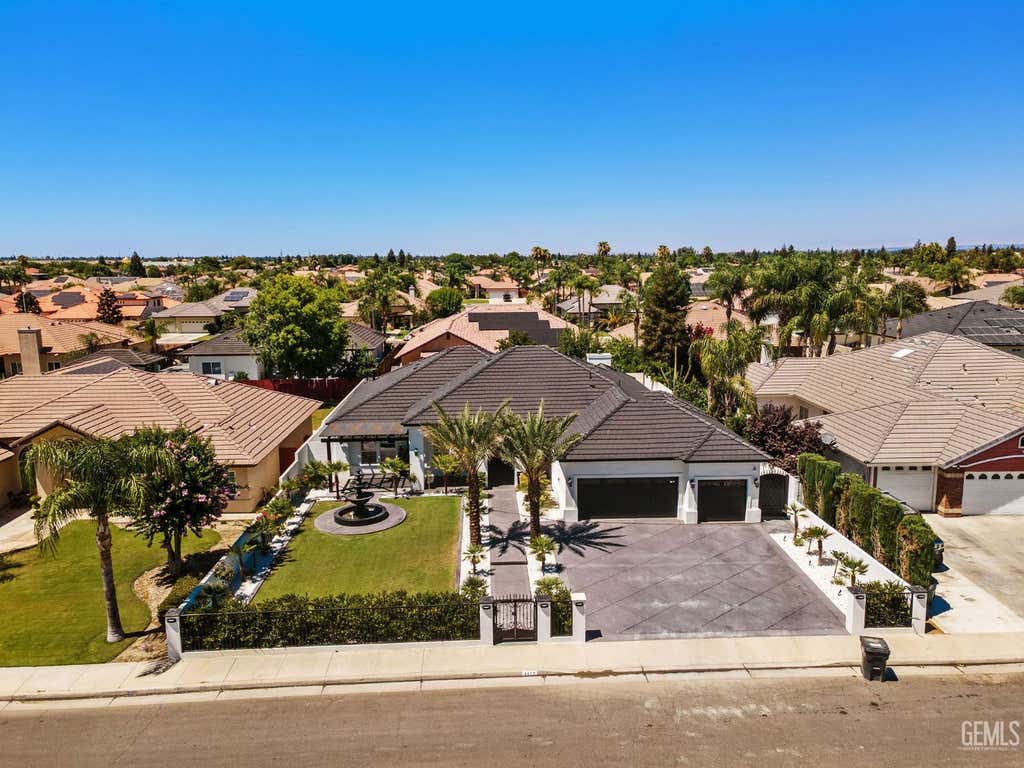 Photo of 4412 Cimarron Ridge Drive, Bakersfield, CA 93313 (MLS # 202607566)
