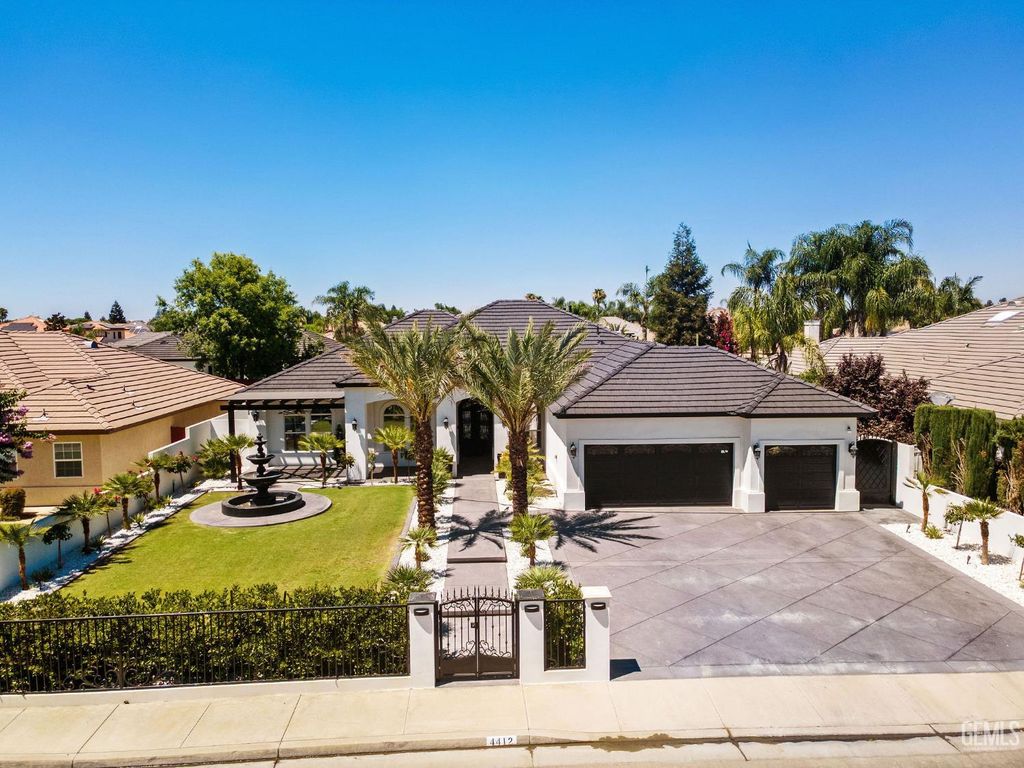 Photo of 4412 Cimarron Ridge Drive, Bakersfield, CA 93313 (MLS # 202607566)