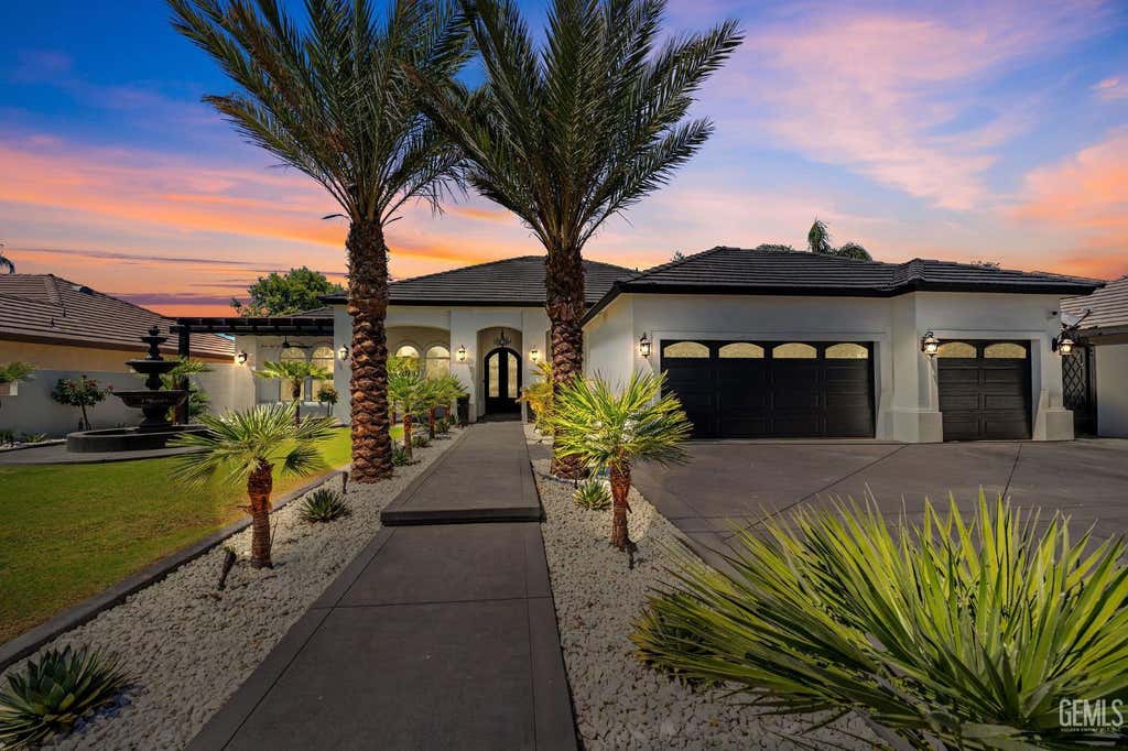 Photo of 4412 Cimarron Ridge Drive, Bakersfield, CA 93313 (MLS # 202607566)