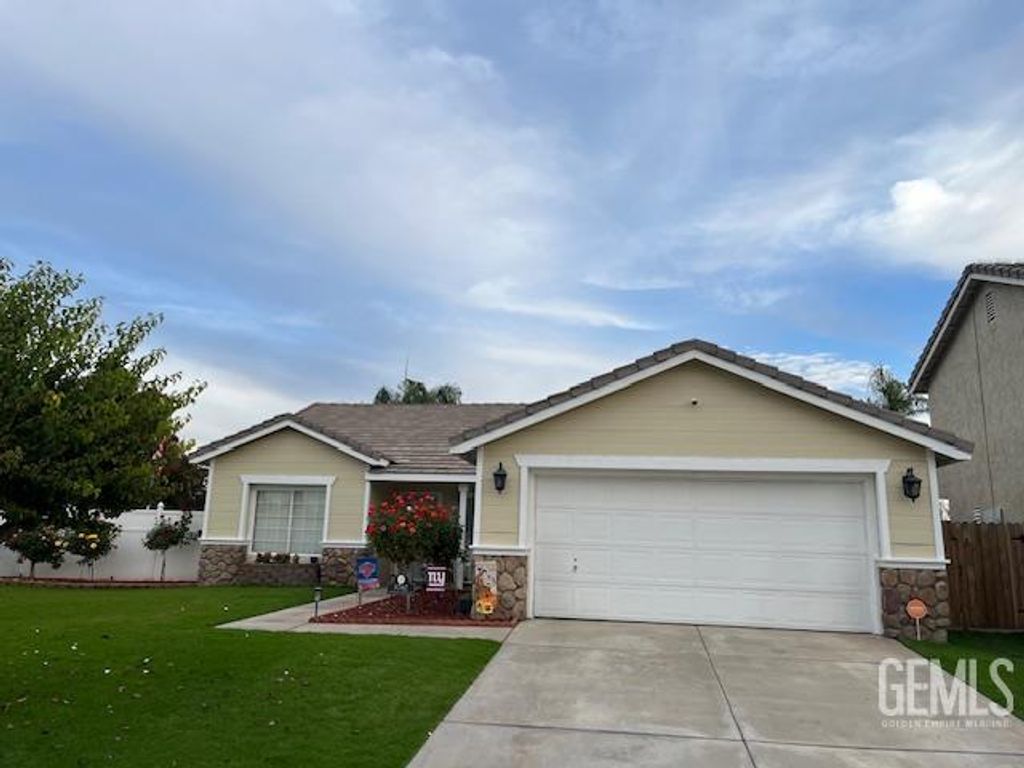 Photo of 5702 California Spring Drive, Bakersfield, CA 93313 (MLS # 202601898)