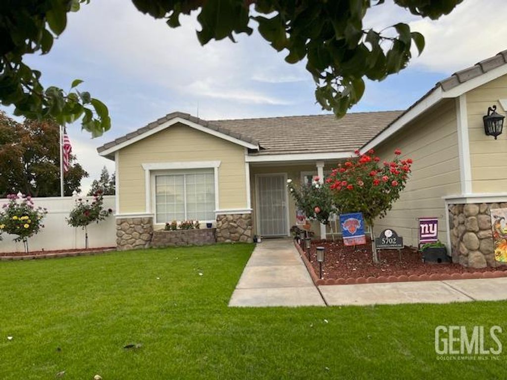 Photo of 5702 California Spring Drive, Bakersfield, CA 93313 (MLS # 202601898)