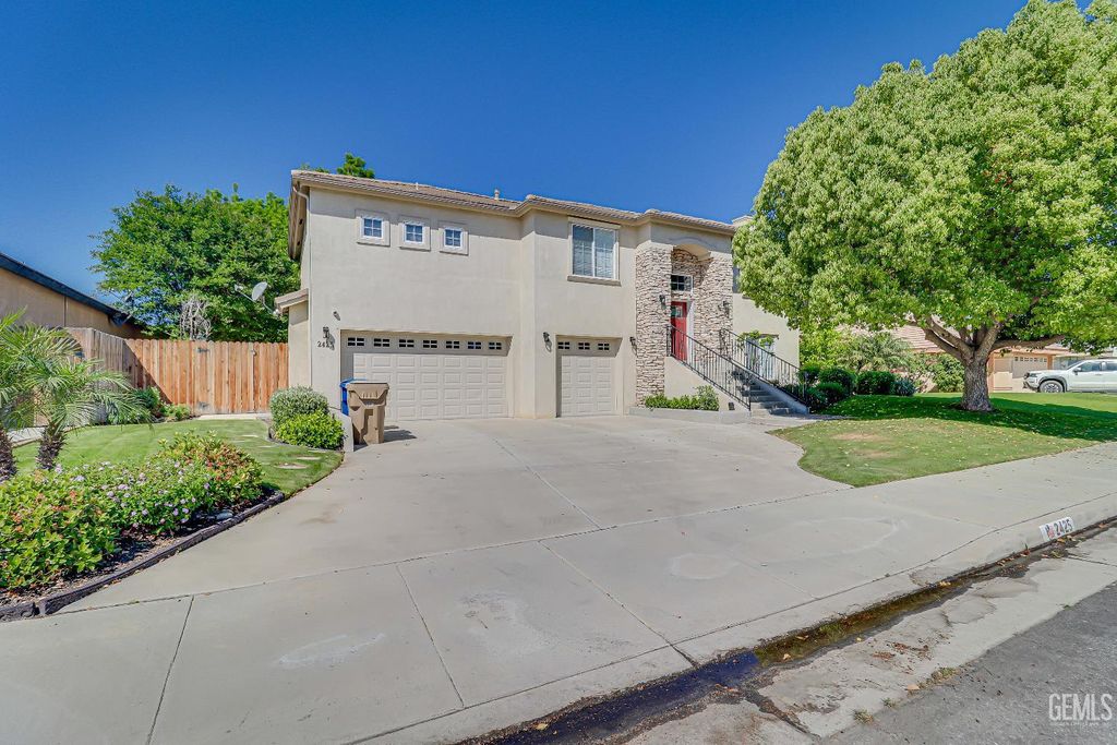 Photo of 2425 Ollie Court, Bakersfield, CA 93314 (MLS # 202603589)