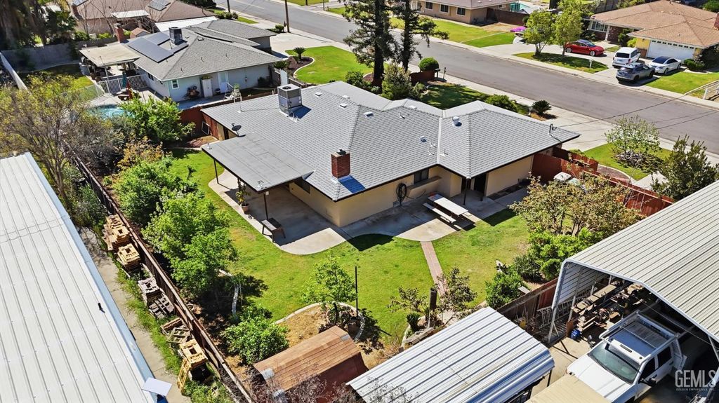 Photo of 5984 Oakhaven Street, Bakersfield, CA 93308 (MLS # 202602984)