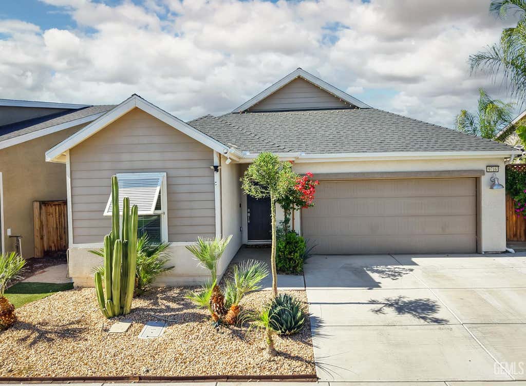 Photo of 9716 Cobble Creek Drive, Shafter, CA 93263 (MLS # 202608713)