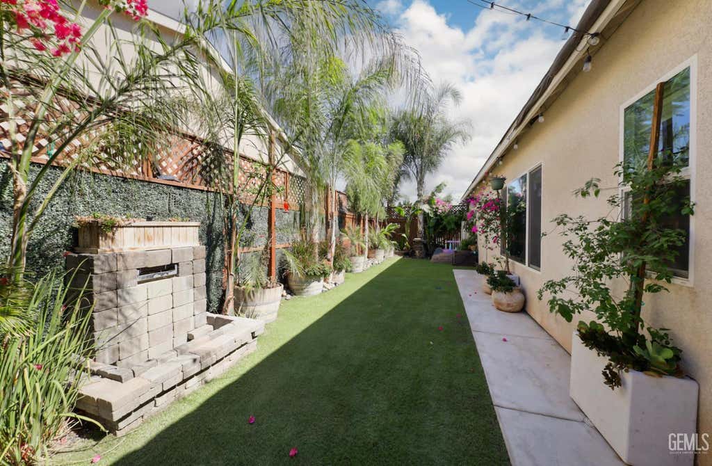 Photo of 9716 Cobble Creek Drive, Shafter, CA 93263 (MLS # 202608713)