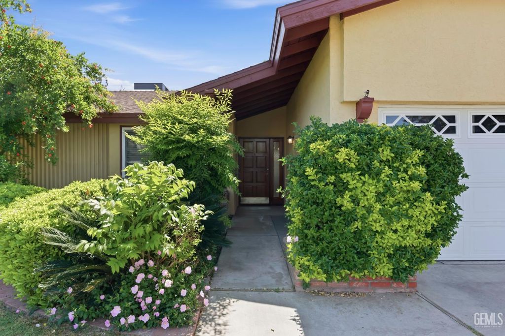 Photo of 3712 Sonoita Drive, Bakersfield, CA 93309 (MLS # 202603546)