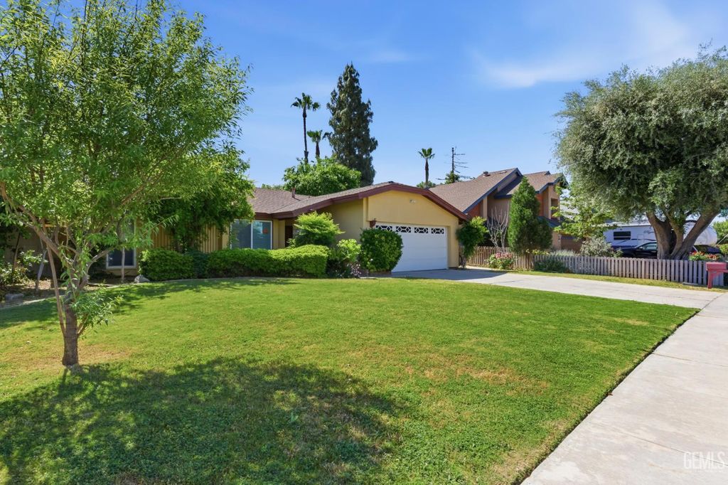 Photo of 3712 Sonoita Drive, Bakersfield, CA 93309 (MLS # 202603546)