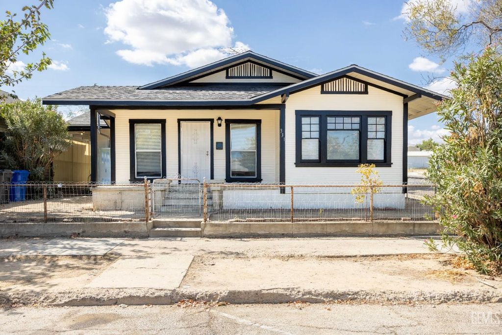 Photo of 331 San Emidio Street, Taft, CA 93268 (MLS # 202510602)