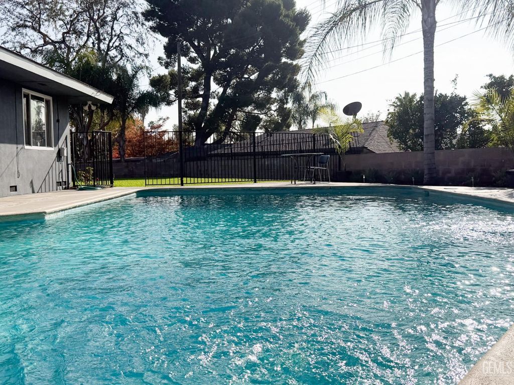 Photo of 1904 Ridgewood Drive, Bakersfield, CA 93306 (MLS # 202601392)