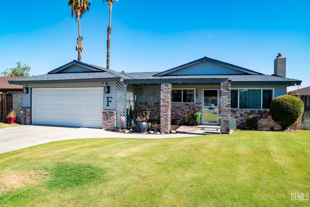 Photo of 2600 Layton Dr Dr, Bakersfield, CA 93309 (MLS # 202511103)