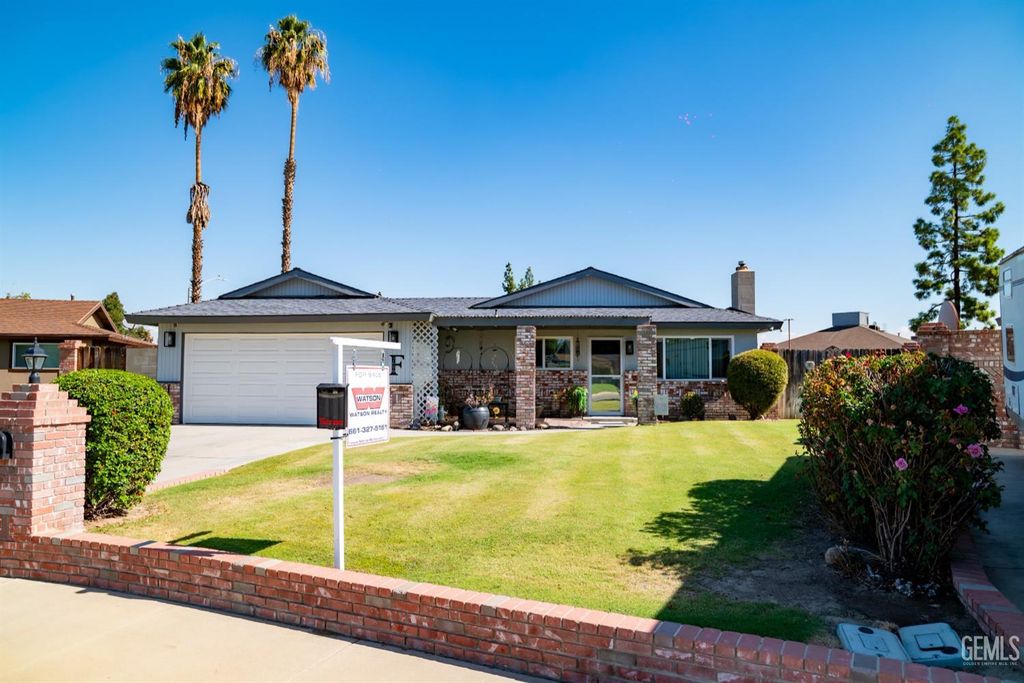 Photo of 2600 Layton Dr Dr, Bakersfield, CA 93309 (MLS # 202511103)