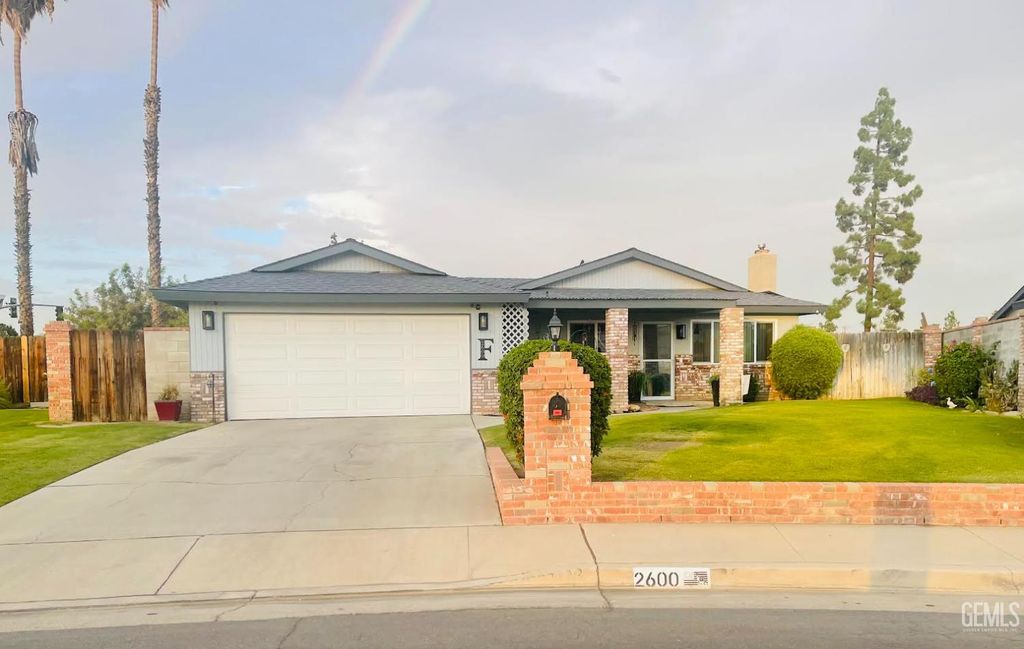 Photo of 2600 Layton Dr Dr, Bakersfield, CA 93309 (MLS # 202511103)