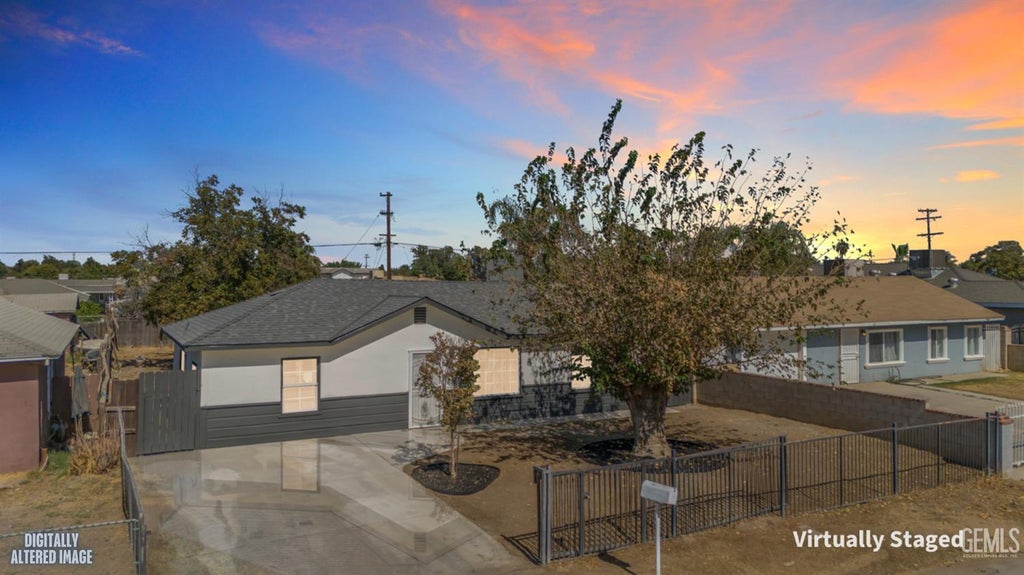Photo of 428 Sperry Street, Bakersfield, CA 93307 (MLS # 202610632)