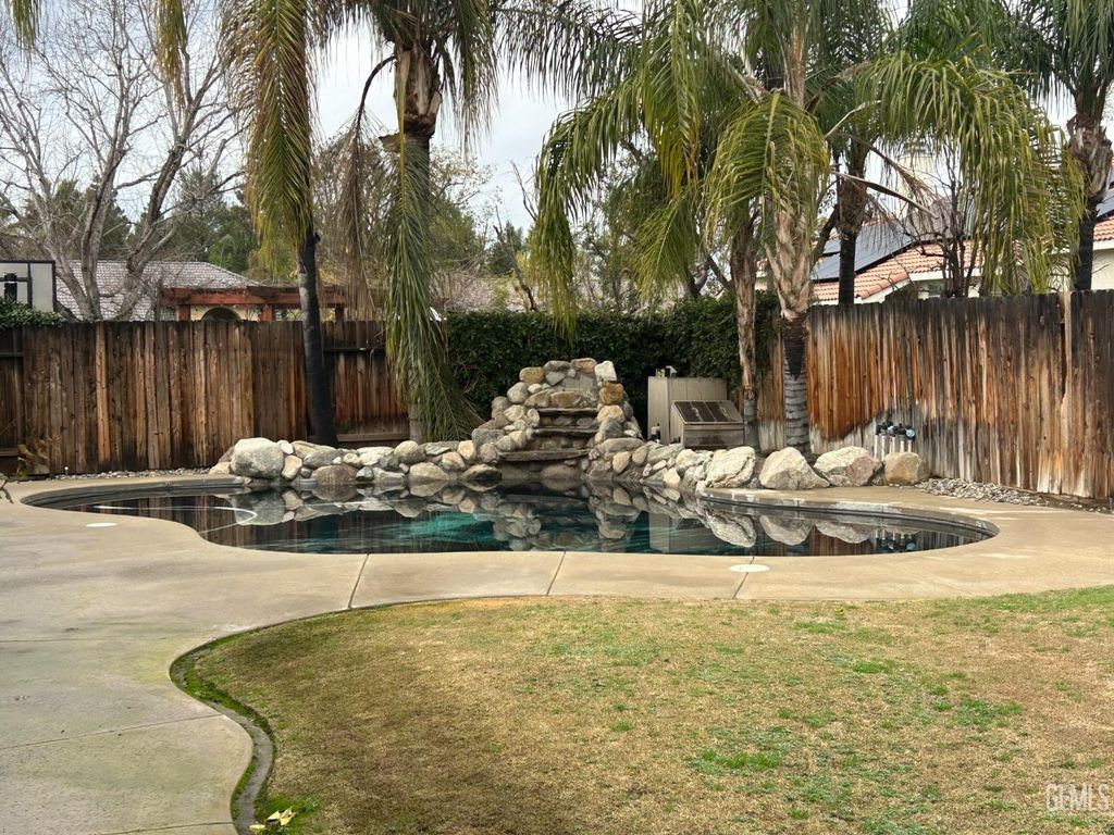 Photo of 10718 Iron Creek Avenue, Bakersfield, CA 93312 (MLS # 202600177)