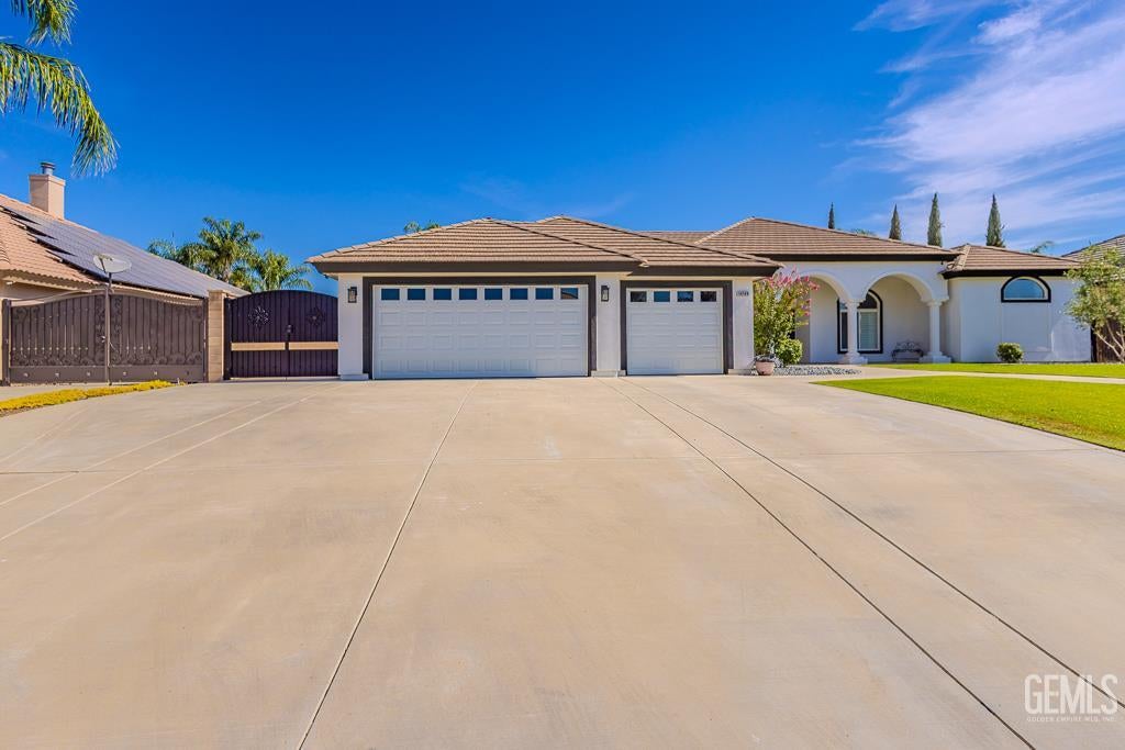 Photo of 14146 Searspoint Avenue, Bakersfield, CA 93314 (MLS # 202607564)