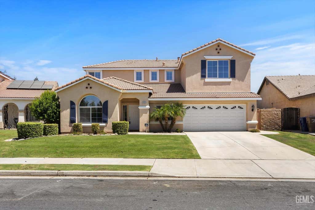 Photo of 6404 Canyon Falls Lane, Bakersfield, CA 93312 (MLS # 202608772)