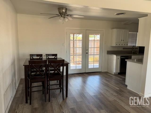 Photo of 901 W Rader Avenue, Ridgecrest, CA 93555 (MLS # 202609198)