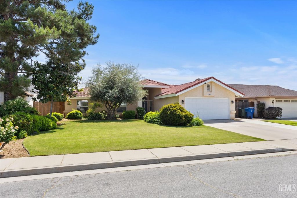 Photo of 10009 Vanessa Avenue, Bakersfield, CA 93312 (MLS # 202604150)