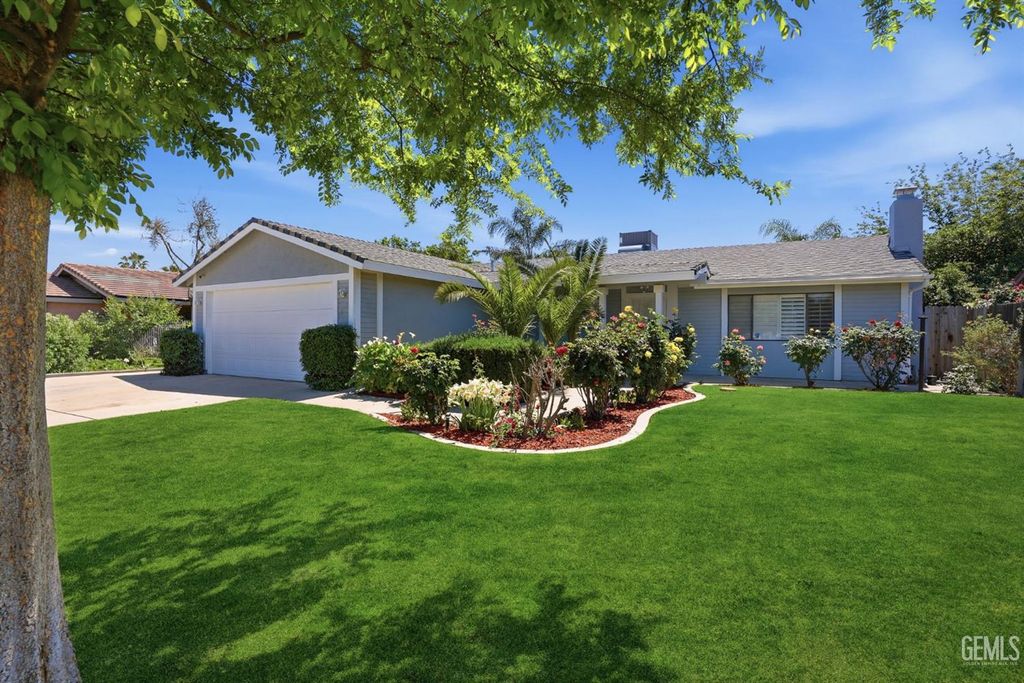Photo of 3417 Alum Avenue, Bakersfield, CA 93309 (MLS # 202603832)