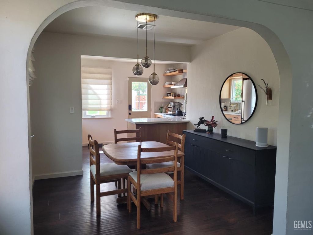 Photo of 304 W D Street, Tehachapi, CA 93561 (MLS # 202604118)