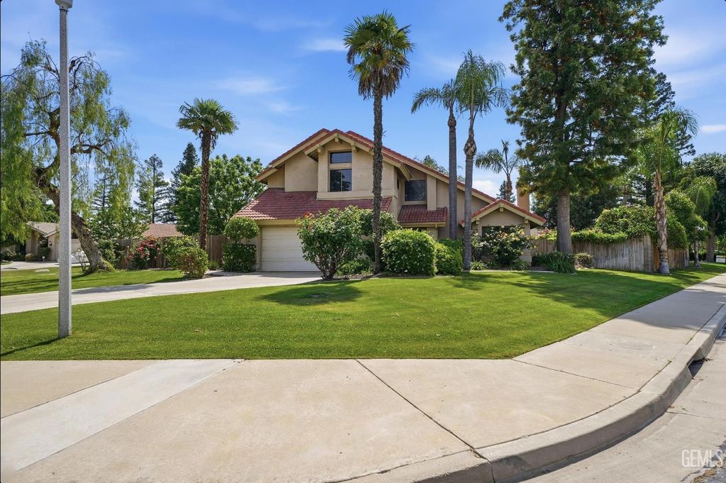 Photo of 9613 Red Oak Court, Bakersfield, CA 93311 (MLS # 202604075)