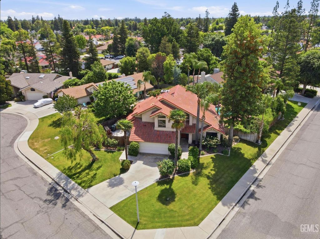 Photo of 9613 Red Oak Court, Bakersfield, CA 93311 (MLS # 202604075)