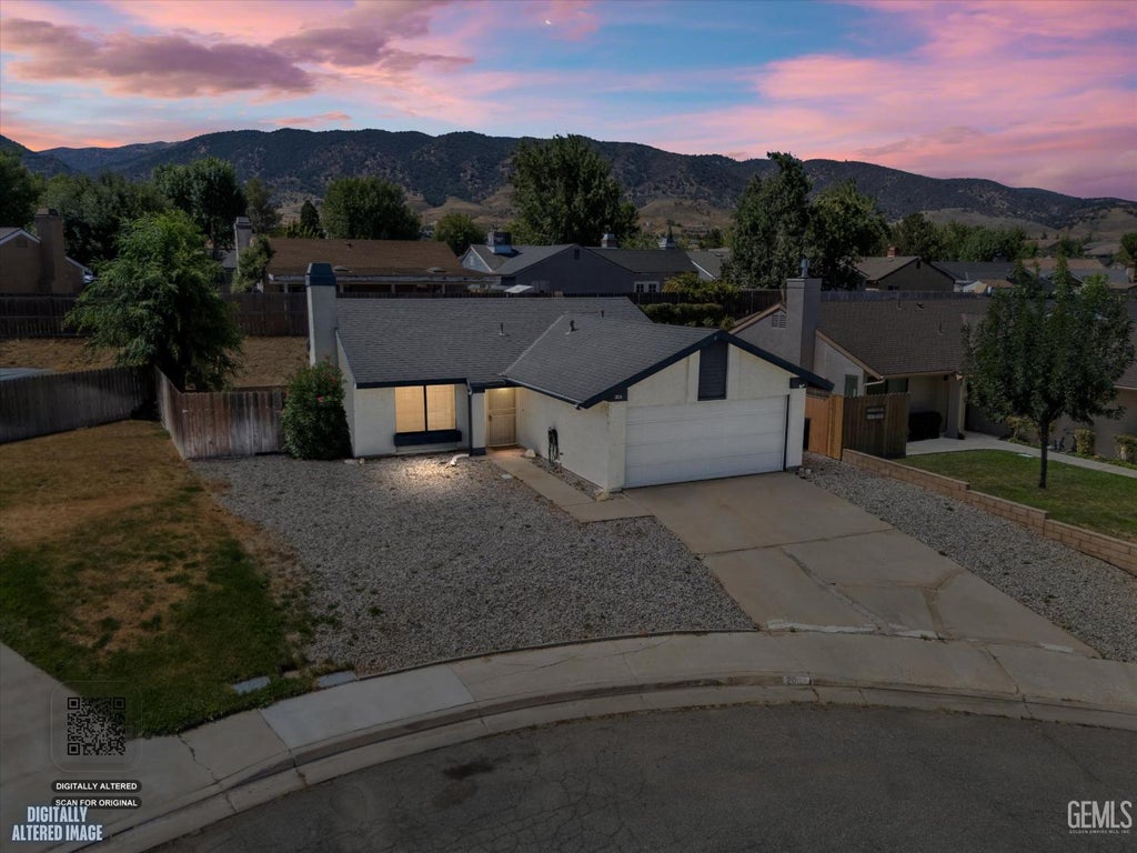 Photo of 206 Meadowbrook Court, Tehachapi, CA 93561 (MLS # 202608976)