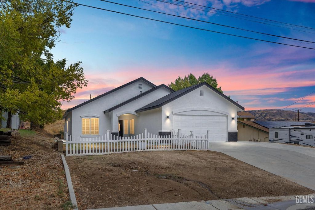 Photo of 21021 Brentwood Drive, Tehachapi, CA 93561 (MLS # 202510748)