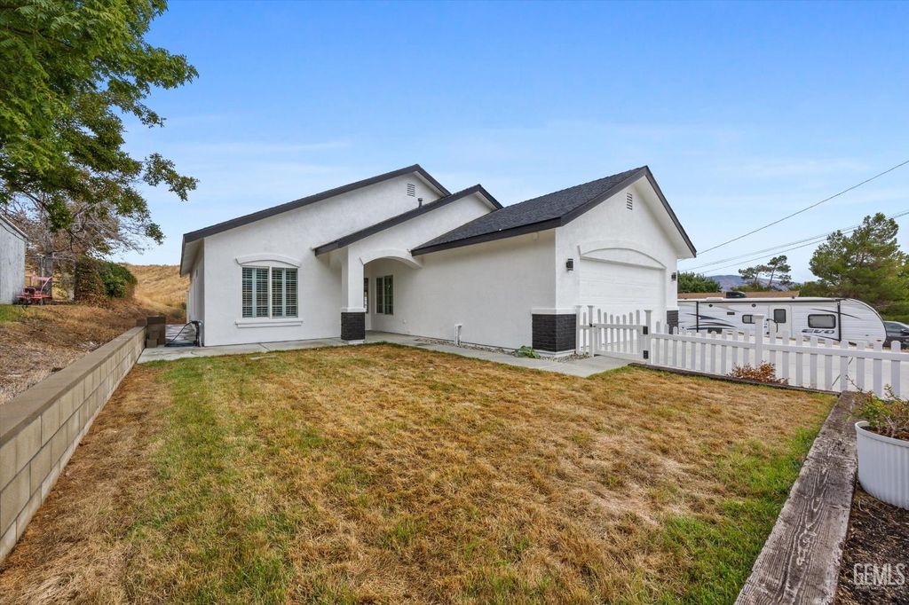 Photo of 21021 Brentwood Drive, Tehachapi, CA 93561 (MLS # 202510748)