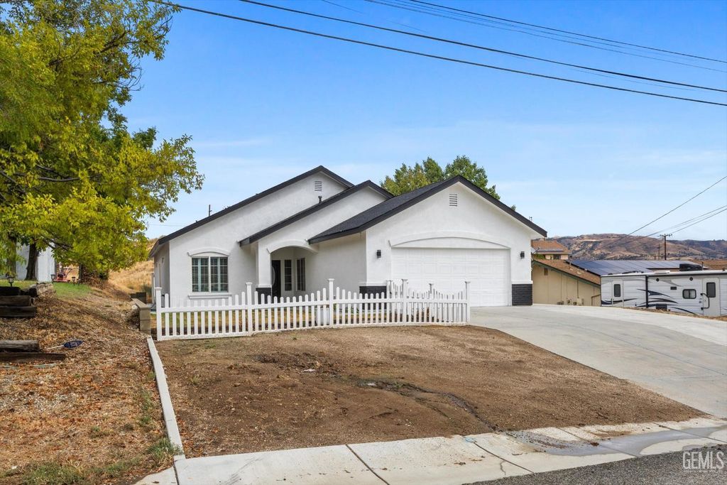 Photo of 21021 Brentwood Drive, Tehachapi, CA 93561 (MLS # 202510748)