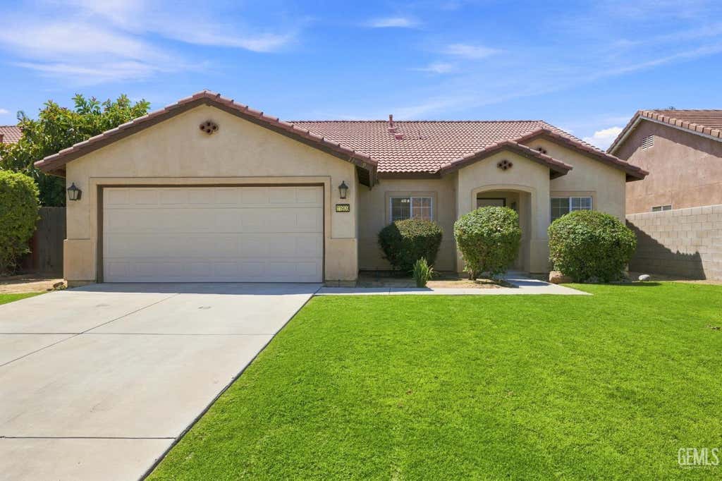 Photo of 11909 Dakota Hills Avenue, Bakersfield, CA 93312 (MLS # 202608673)