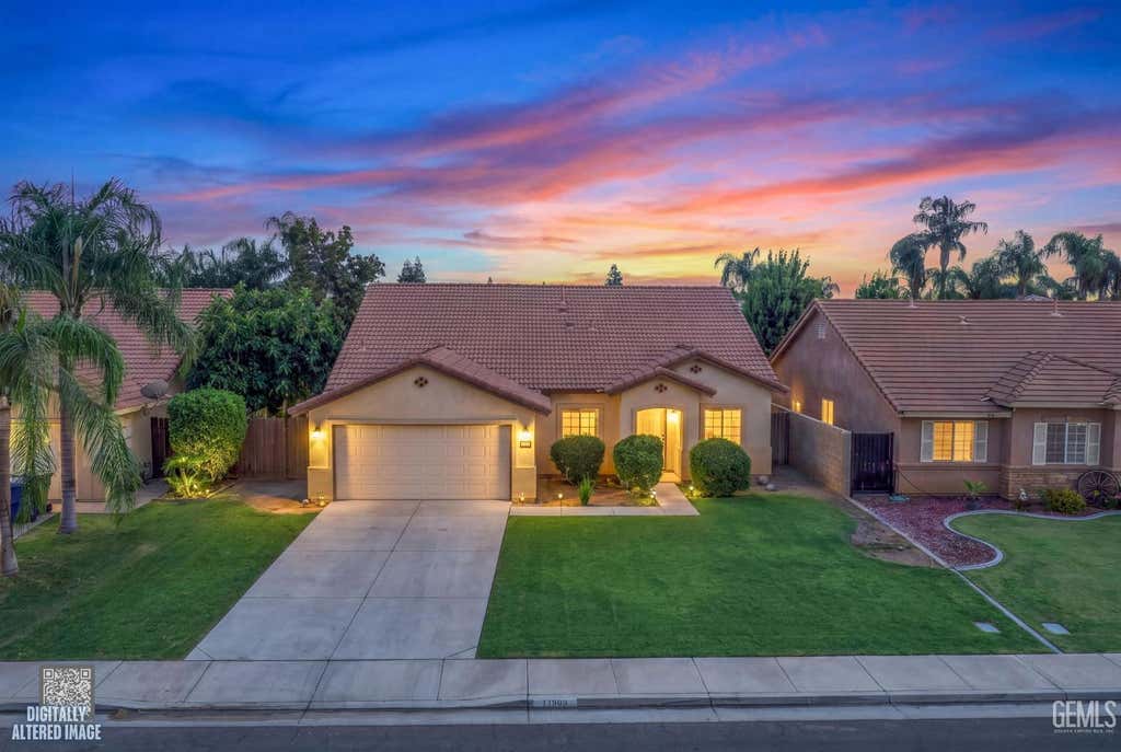 Photo of 11909 Dakota Hills Avenue, Bakersfield, CA 93312 (MLS # 202608673)