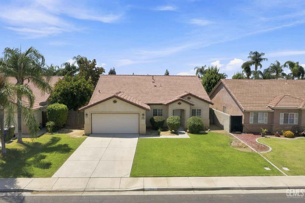 Photo of 11909 Dakota Hills Avenue, Bakersfield, CA 93312 (MLS # 202608673)