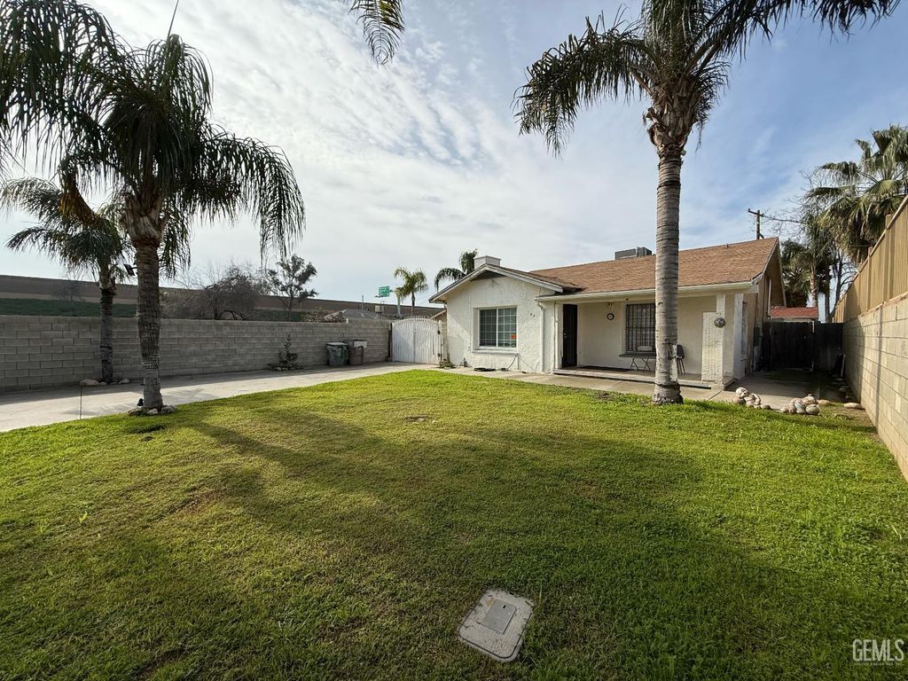 Photo of 104 S Kincaid Street, Bakersfield, CA 93307 (MLS # 202601233)