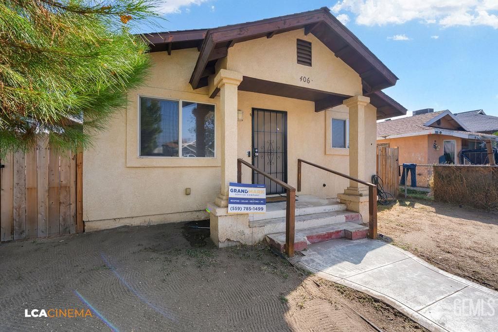 Photo of 406 K Street, Bakersfield, CA 93304 (MLS # 202512076)