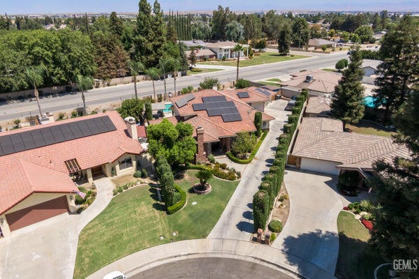 7704 JILL JEAN AVE, BAKERSFIELD, CA 93308 - Image 7741bc674cc32c41d0dc7b84ba776510/723552876