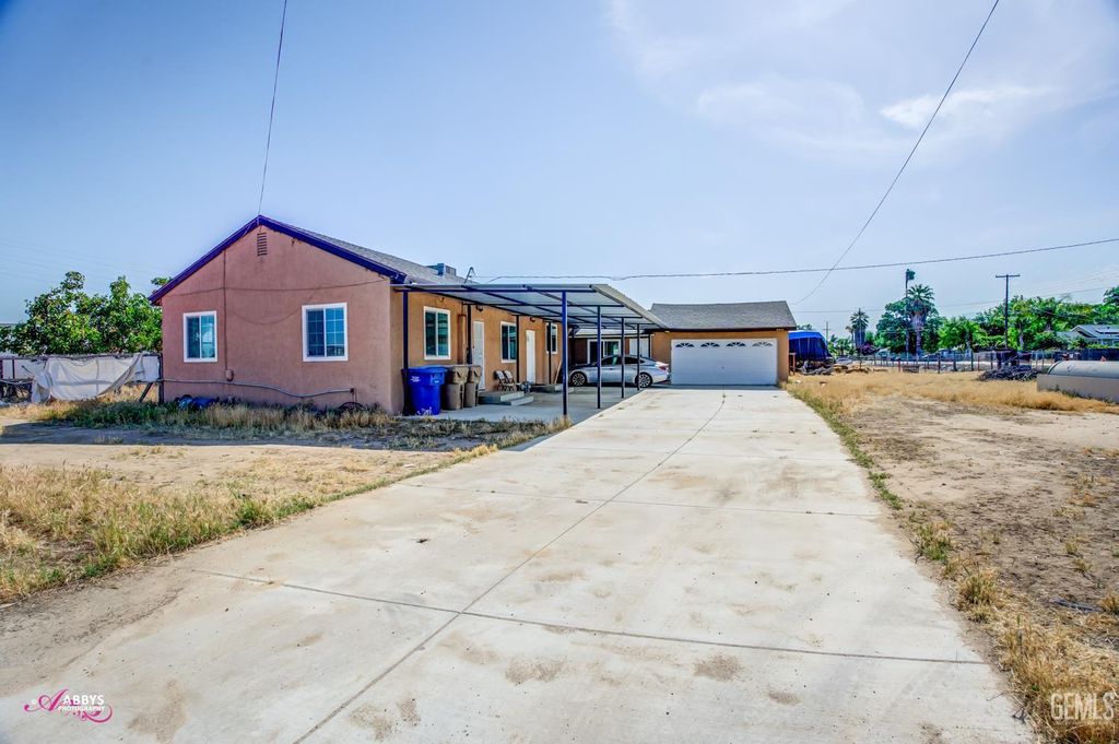 Photo of 5915 Weedpatch Highway, Bakersfield, CA 93307 (MLS # 202600867)