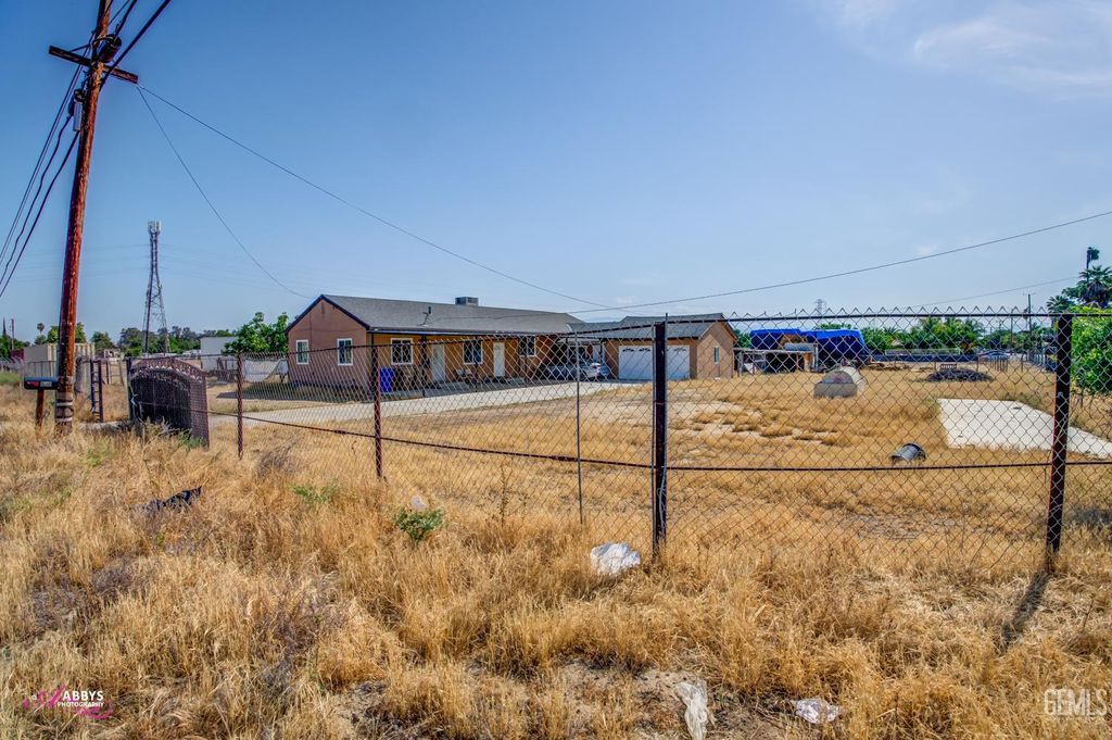 Photo of 5915 Weedpatch Highway, Bakersfield, CA 93307 (MLS # 202600867)