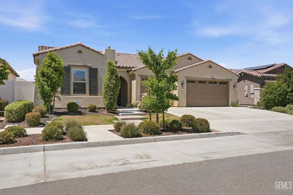 Photo of 2015 Havencliff Street, Bakersfield, CA 93311 (MLS # 202608046)