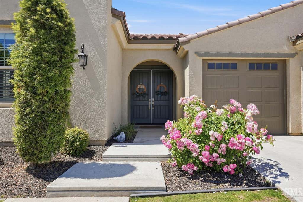 Photo of 2015 Havencliff Street, Bakersfield, CA 93311 (MLS # 202608046)