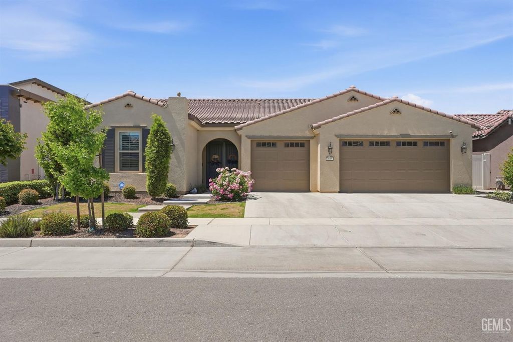 Photo of 2015 Havencliff Street, Bakersfield, CA 93311 (MLS # 202608046)