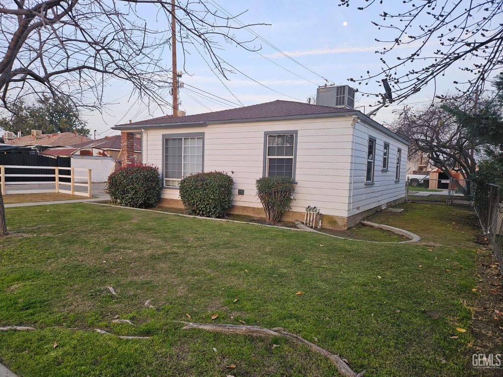 Photo of 730 Oak Avenue, Wasco, CA 93280 (MLS # 202601148)