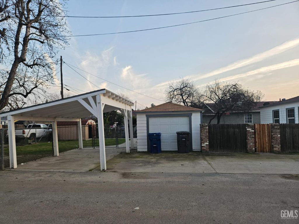 Photo of 730 Oak Avenue, Wasco, CA 93280 (MLS # 202601148)