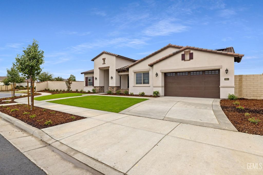 Photo of 3604 Pathway Court, Bakersfield, CA 93311 (MLS # 202510683)