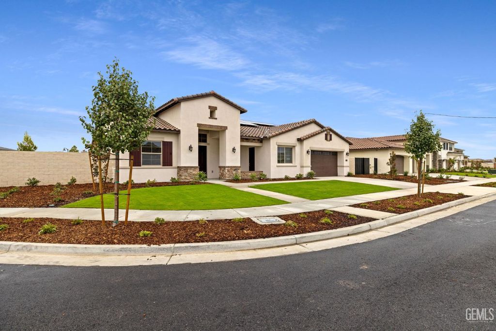 Photo of 3604 Pathway Court, Bakersfield, CA 93311 (MLS # 202510683)
