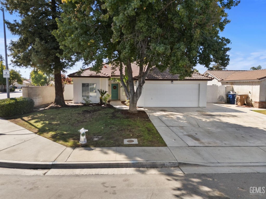 Photo of 10503 Petalo Drive, Bakersfield, CA 93311 (MLS # 202610386)